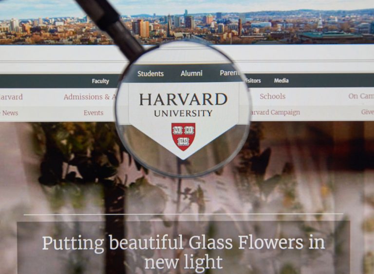 Universidad de Harvard abre 150 cursos gratis en diversos temas